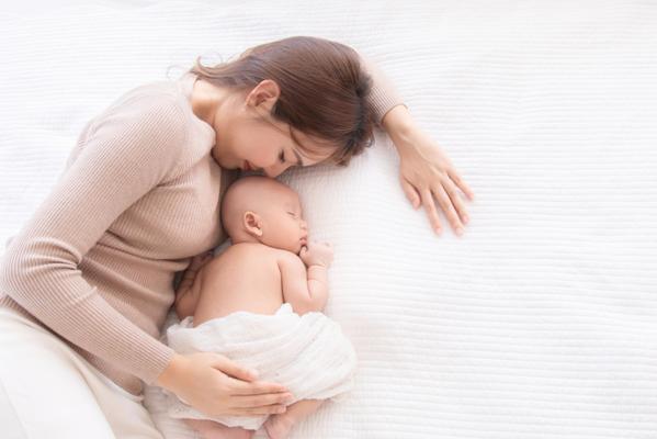 فوائد الرضاعة الطبيعية لصحة الأم