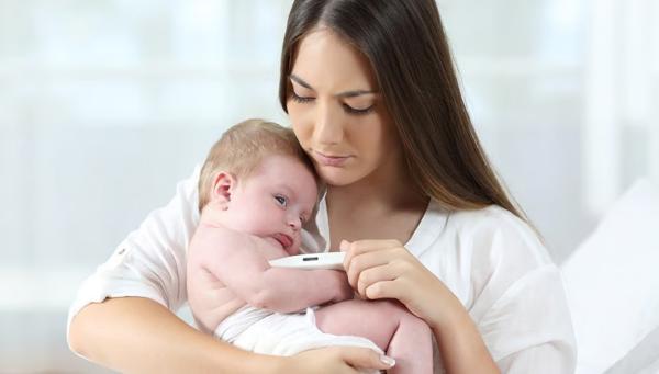 ما حقيقة مشاعر الأم عند مرض رضيعها؟