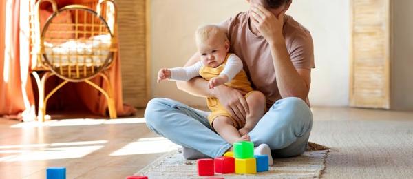 اكتئاب الآباء بعد الولادة: الأسباب، الأعراض، وطرق العلاج